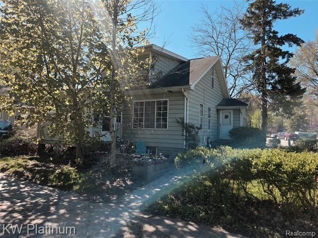 Welcome to your perfect beachside getaway! This charming - Beach Home for sale in Fort Gratiot, Michigan on Beachhouse.com