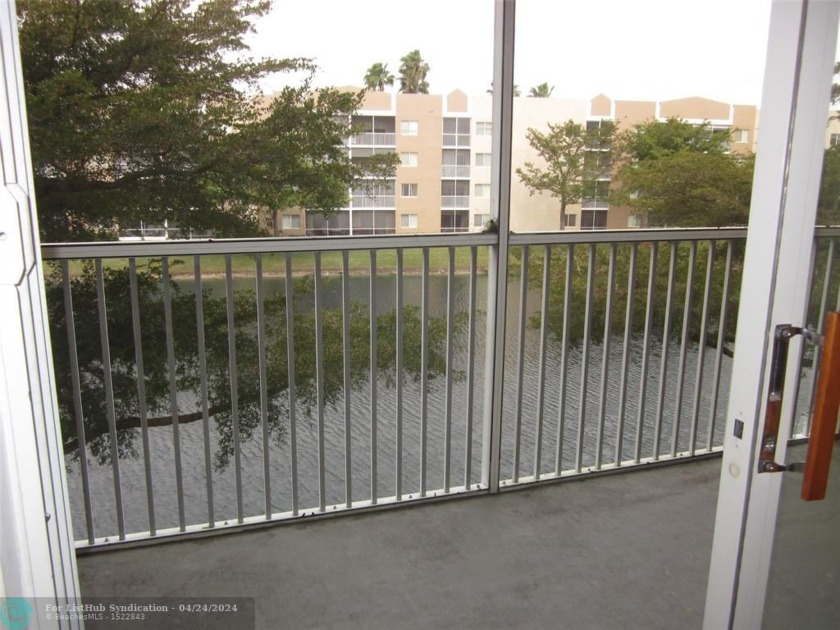 PRICE DROPPED, OWNER WANTS OFFERS. LOVELY WATERVIEW FROM THE - Beach Condo for sale in Tamarac, Florida on Beachhouse.com