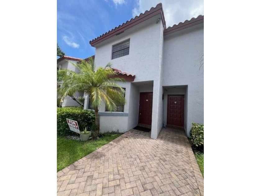 LOCATION!!! LOCATION!! Located in the heart of West Kendall - Beach Townhome/Townhouse for sale in Miami, Florida on Beachhouse.com