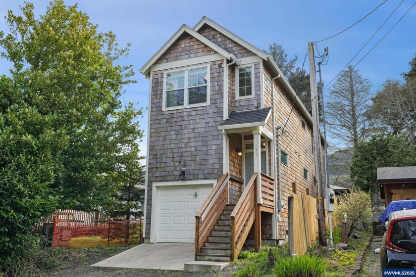 Gorgeous newer construction near the beach and downtown - Beach Home for sale in Rockaway Beach, Oregon on Beachhouse.com