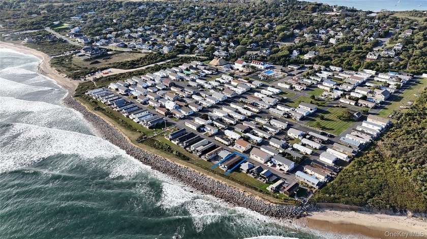 Welcome to the stunning 100 Deforest Rd, Unit 25, located in the - Beach Condo for sale in Montauk, New York on Beachhouse.com