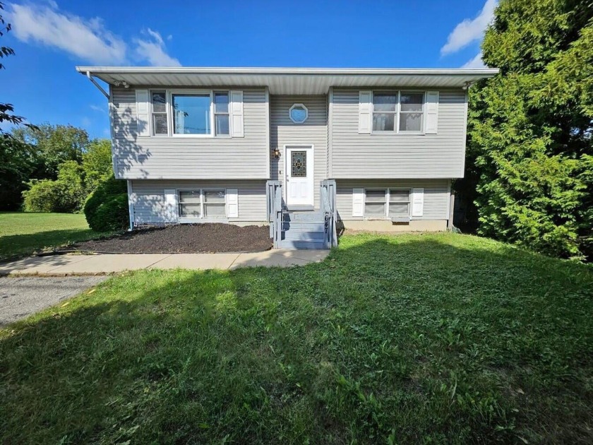 Location is key! This home is near many local shops and - Beach Home for sale in Chesterton, Indiana on Beachhouse.com