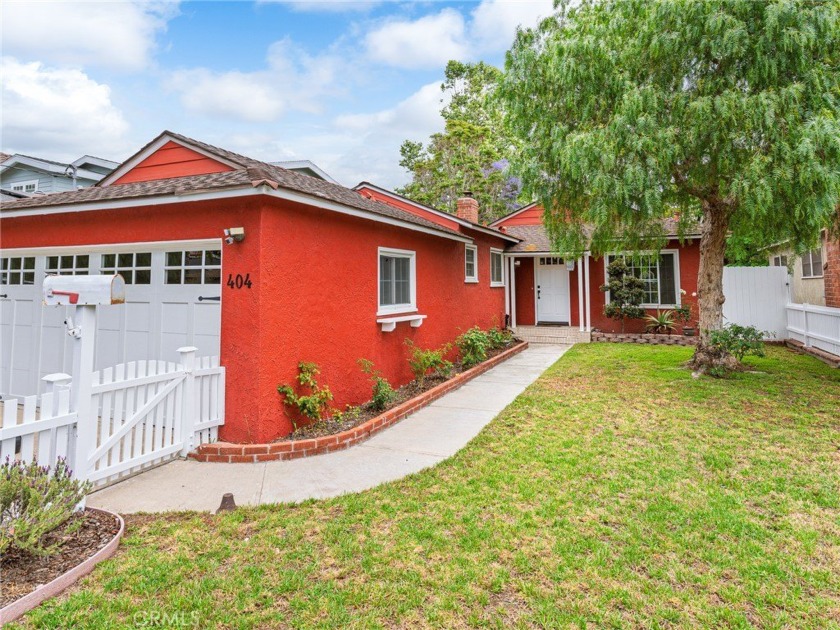 Welcome to 404 Kansas, a beautiful  3-bedroom, 2-bathroom home - Beach Home for sale in El Segundo, California on Beachhouse.com