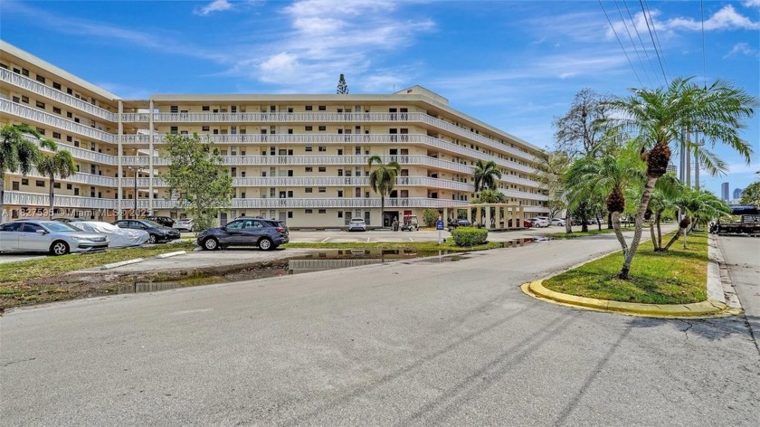 Bright and inviting 1-bedroom, 1-bath unit located in a vibrant - Beach Condo for sale in Aventura, Florida on Beachhouse.com