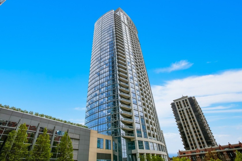 This bright and sunny 2-bedroom, 2-bath corner unit in Museum - Beach Condo for sale in Chicago, Illinois on Beachhouse.com