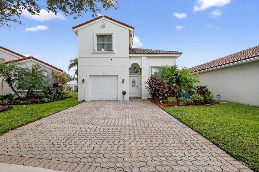 Lakefront Living in Winston Trails! This beautifully updated - Beach Home for sale in Lake Worth, Florida on Beachhouse.com
