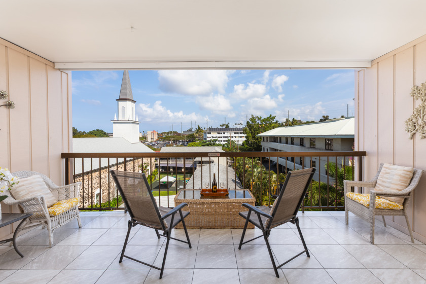 Kona Plaza#414 Top Floor Unit in Heart Of Kona Town AC & - Beach Vacation Rentals in Kailua Kona, Hawaii on Beachhouse.com