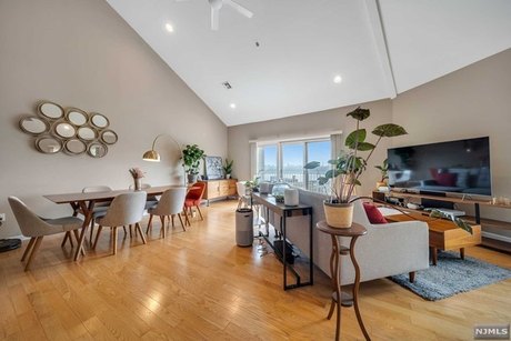 Bright and spacious two bedroom PLUS loft (an office or third - Beach Condo for sale in Edgewater, New Jersey on Beachhouse.com