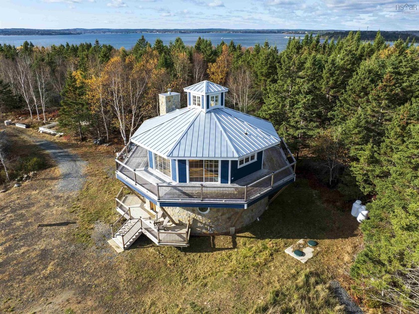 All bright and new, the Blue Lighthouse of Garden Lots is ready - Beach Home for sale in Garden Lots,  on Beachhouse.com