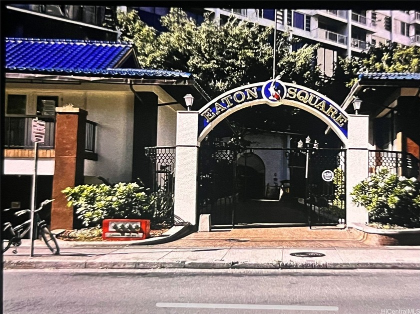 Location! Location! Location! 1 bedroom, 1 bath, 1 garage - Beach Condo for sale in Honolulu, Hawaii on Beachhouse.com