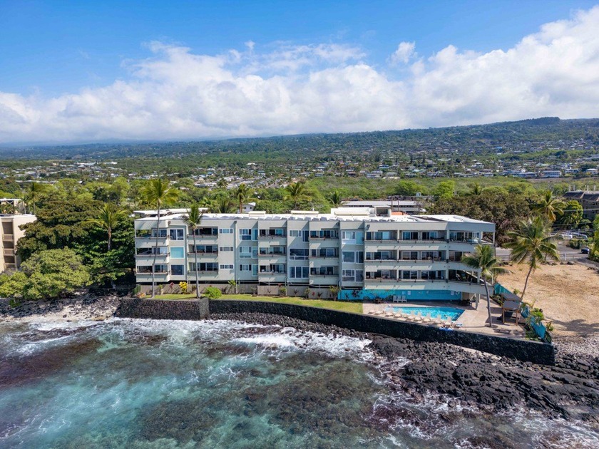 Banyan Tree Unit 406 is a premier top-floor corner condominium - Beach Condo for sale in Kailua Kona, Hawaii on Beachhouse.com