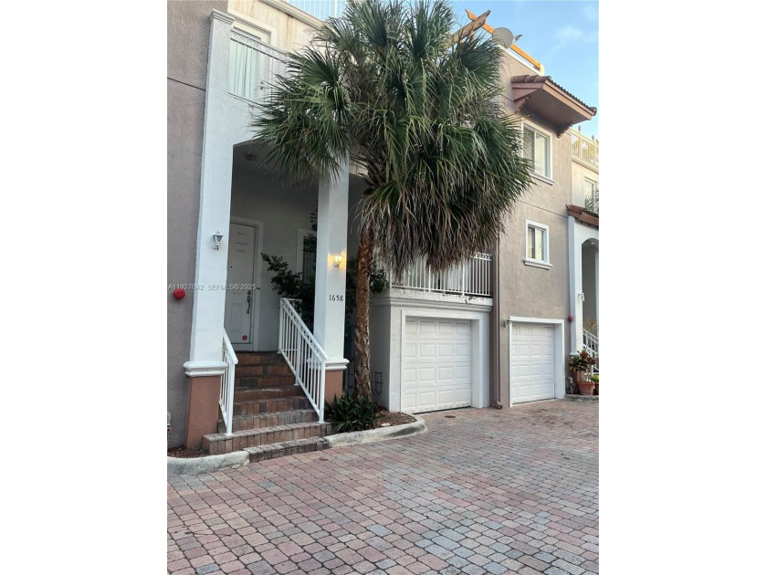 2800 SQ FT TOWNHOUSE W/2 CAR GARAGE. EAST OF US1. BIKE TO BEACH - Beach Townhome/Townhouse for sale in Hollywood, Florida on Beachhouse.com