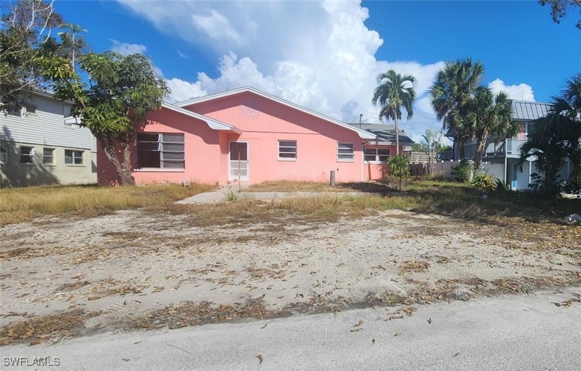 This prime Fort Myers Beach property presents a fantastic - Beach Townhome/Townhouse for sale in Fort Myers Beach, Florida on Beachhouse.com