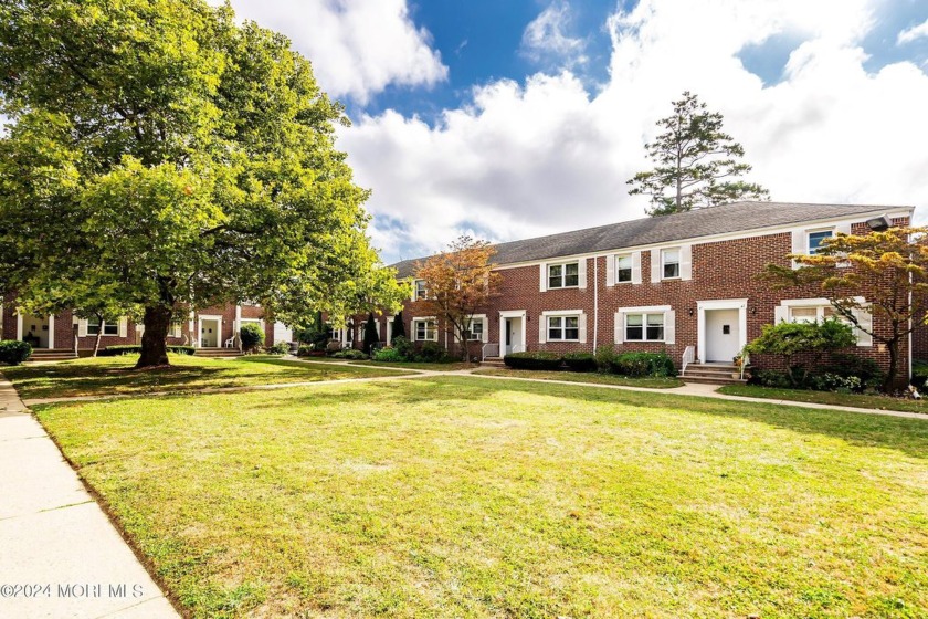 Introducing a charming two-bedroom townhome in Kensington Gate! - Beach Condo for sale in Long Branch, New Jersey on Beachhouse.com