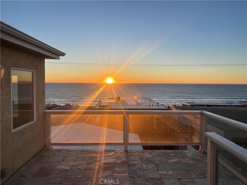 Experience spectacular panoramic ocean views from this - Beach Home for sale in Manhattan Beach, California on Beachhouse.com