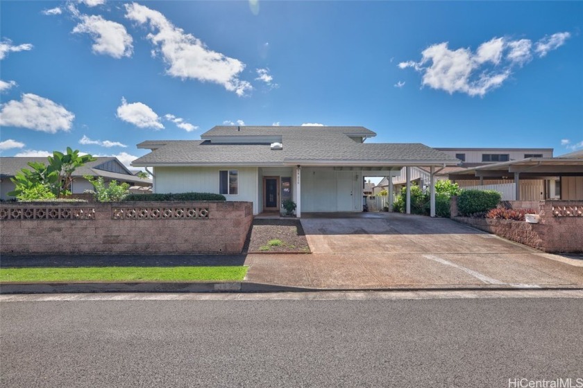 Welcome home to Mililani!  This lovely home offers a spacious - Beach Home for sale in Mililani, Hawaii on Beachhouse.com