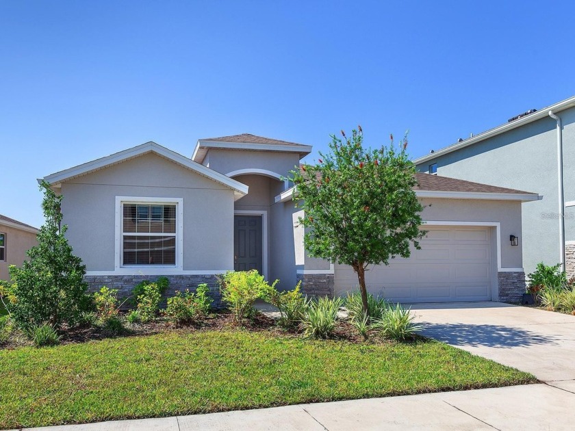 Open floorplan layouts, crown-molded cabinets, granite counters - Beach Home for sale in Sarasota, Florida on Beachhouse.com