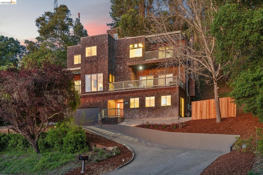 This Berkeley Hills gem on iconic Grizzly Peak Boulevard - Beach Home for sale in Berkeley, California on Beachhouse.com