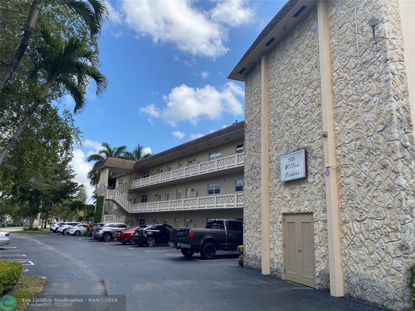 DO NOT MISS THIS ONE! Beautiful and extremelly well maintained 1 - Beach Condo for sale in Lauderdale Lakes, Florida on Beachhouse.com
