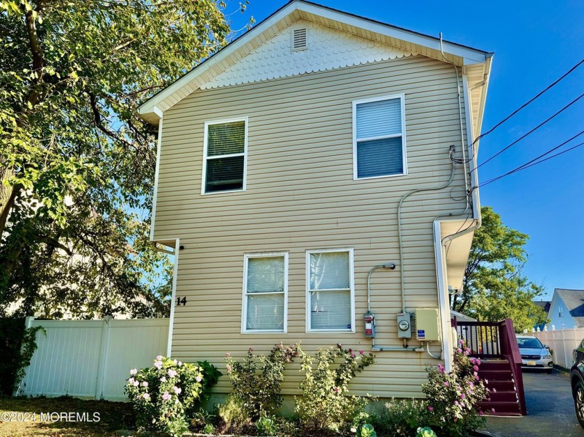 WELCOME TO 14 CHARLES AVENUE - GREAT HOME with beautiful views! - Beach Home for sale in Keansburg, New Jersey on Beachhouse.com