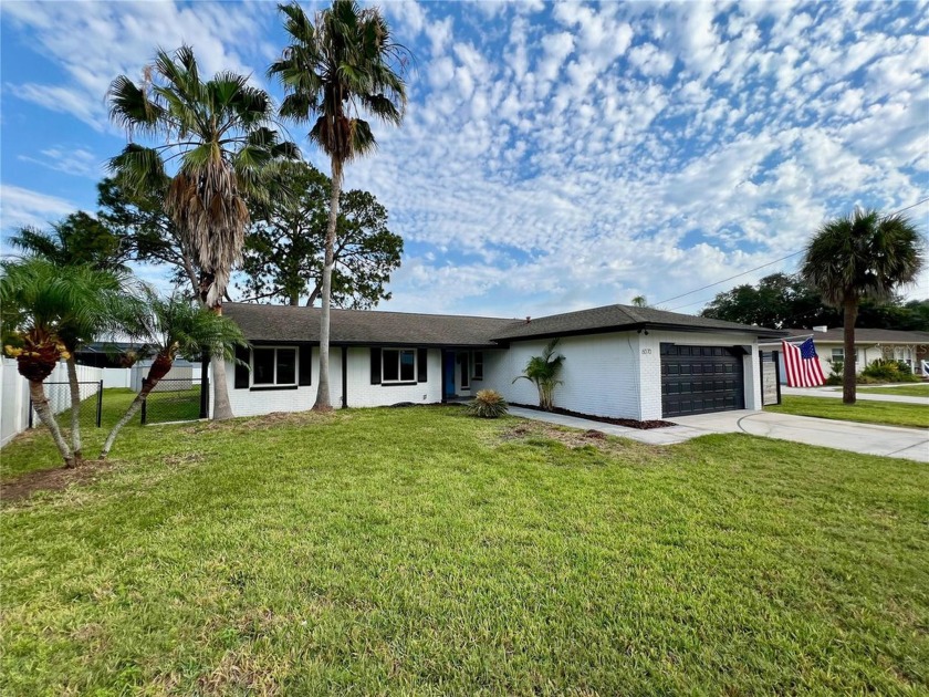 ** THIS PROPERTY HAS FLOOD DAMAGE FROM HURRICANE HELENE ** - Beach Home for sale in St. Petersburg, Florida on Beachhouse.com