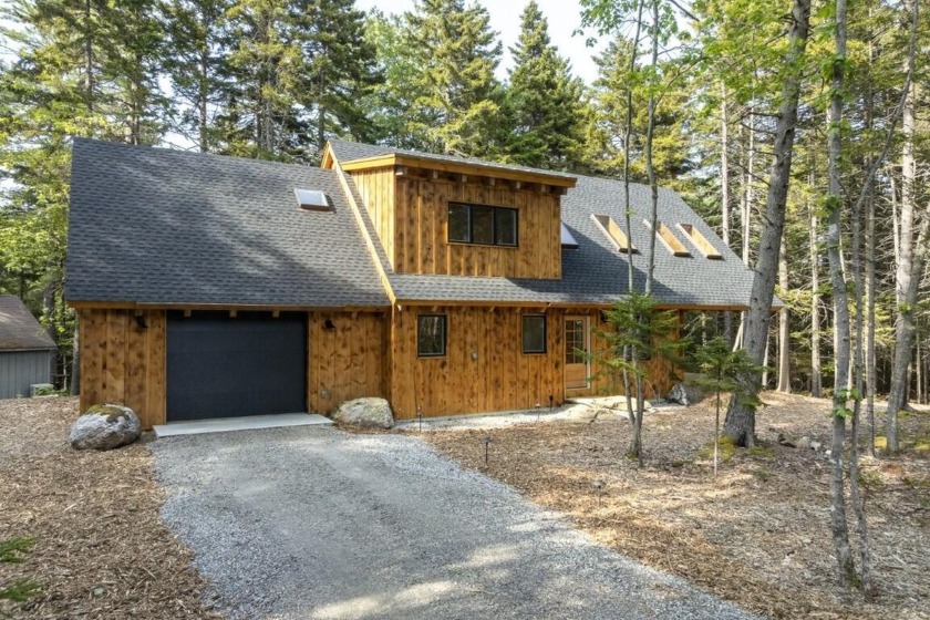This new 3 bedroom, 2.5 bath home offers a blend of contemporary - Beach Home for sale in Boothbay Harbor, Maine on Beachhouse.com