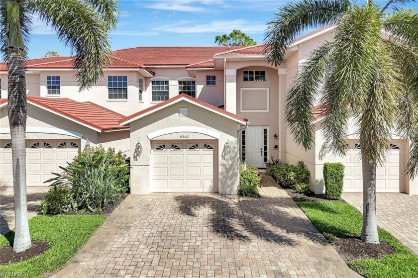 GOLF MEMBERSHIP INCLUDED ($50,000 VALUE)! Hunters Ridge is a - Beach Home for sale in Bonita Springs, Florida on Beachhouse.com