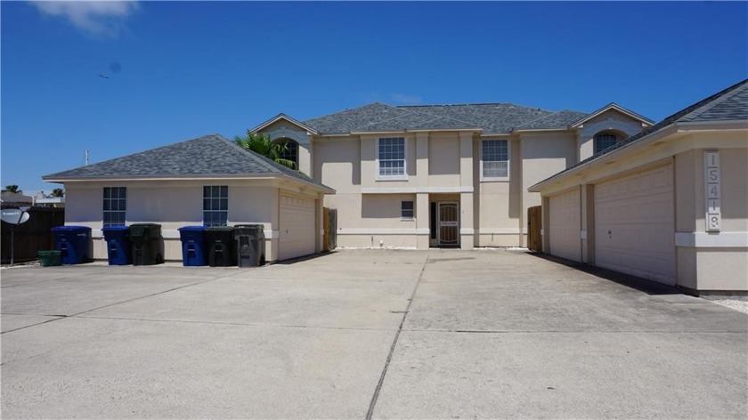 REDUCED***  Buyer is motivated to sell!  This 3 Bed 2 1/2 Bath - Beach Townhome/Townhouse for sale in Corpus Christi, Texas on Beachhouse.com
