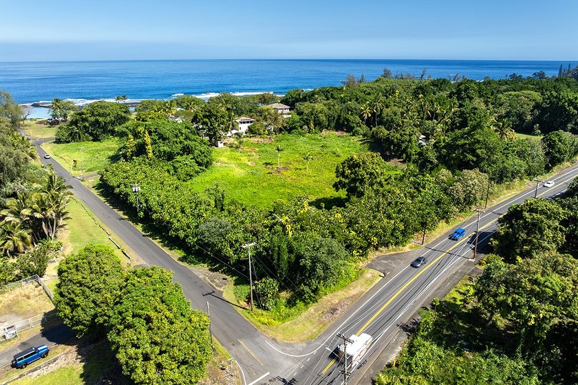 Rare Resort zoned V-.75 near the ocean @ Onekahakaha Beach Park - Beach Lot for sale in Hilo, Hawaii on Beachhouse.com