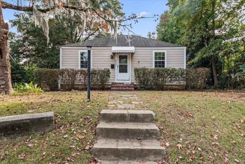 Welcome to this charming  2-bedroom, 1-bathroom cottage, in the - Beach Home for sale in North Charleston, South Carolina on Beachhouse.com