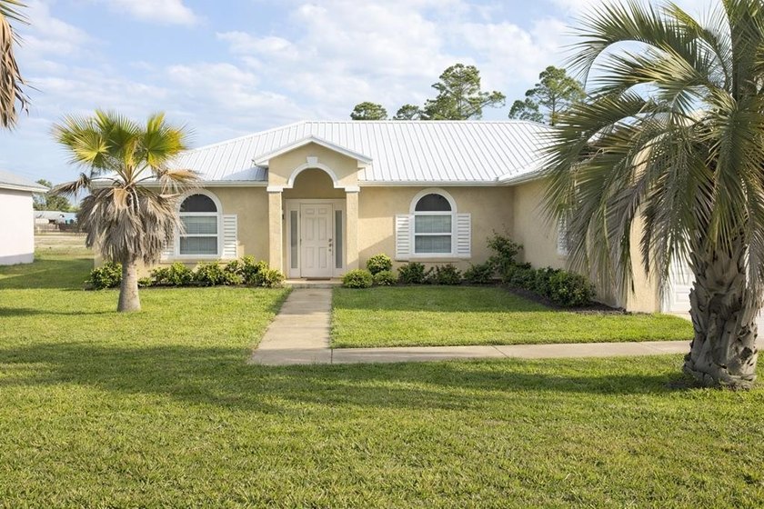 Lovely range style home located in Gulf Aire community , x flood - Beach Home for sale in Port St Joe, Florida on Beachhouse.com