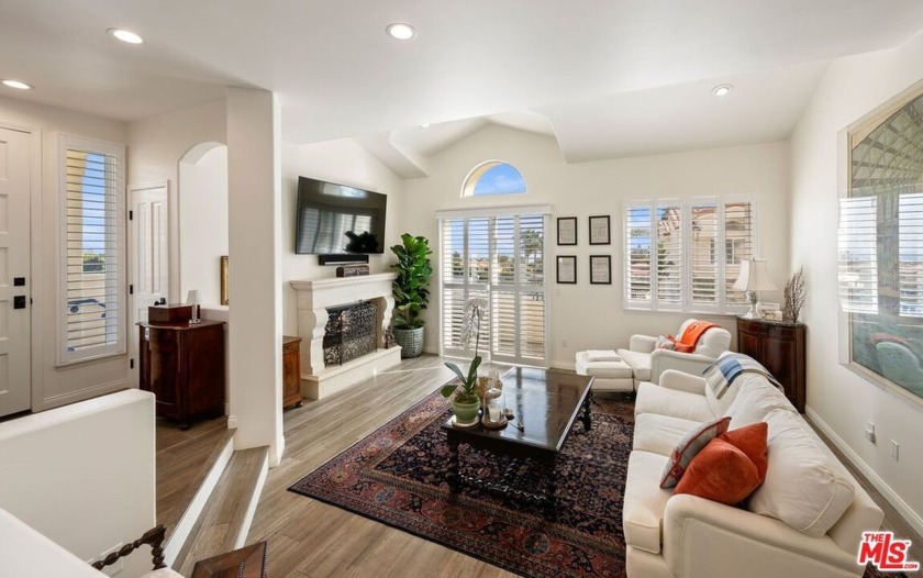 This exquisite, recently updated end-unit three-bedroom - Beach Condo for sale in Malibu, California on Beachhouse.com