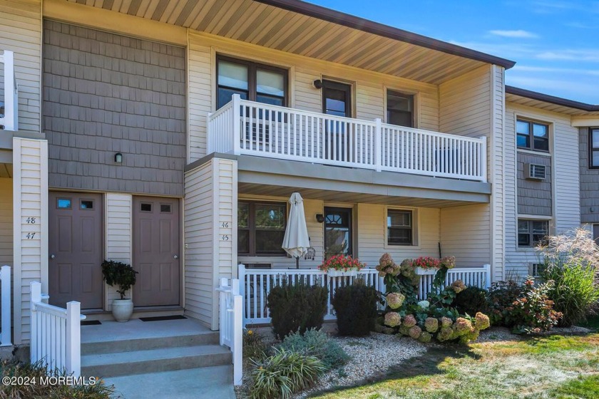 Great opportunity to make it your own, 2nd floor 1 bedroom unit - Beach Condo for sale in Monmouth Beach, New Jersey on Beachhouse.com