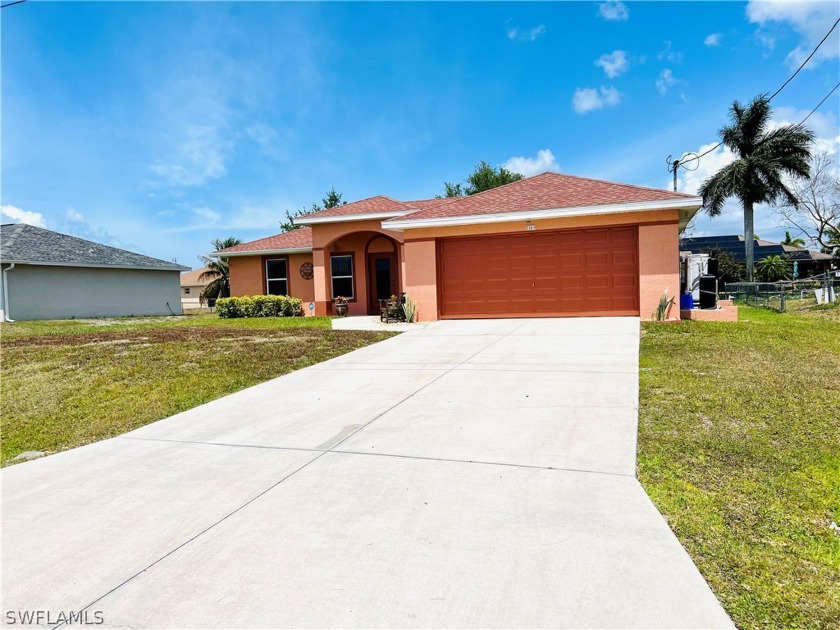 !!! MOVE-IN READY!!! Beautiful home with spacious 3 bedrooms and - Beach Home for sale in Cape Coral, Florida on Beachhouse.com