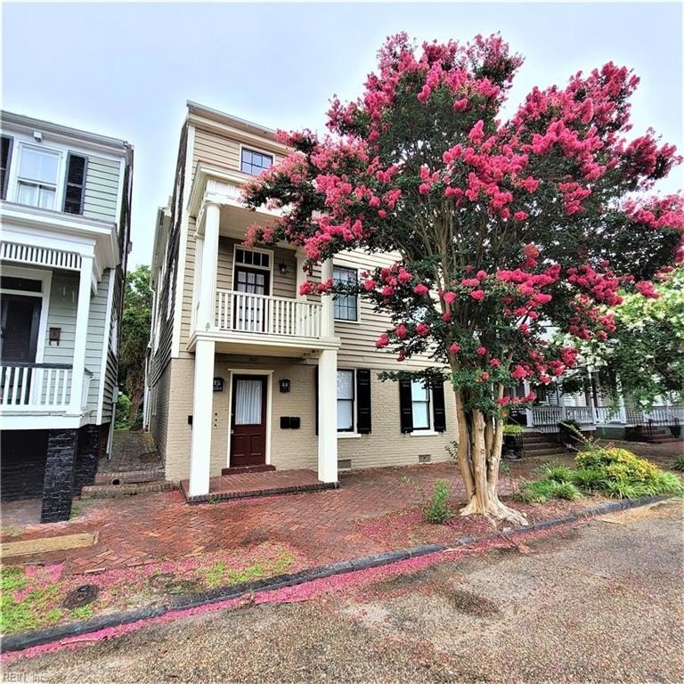 A charming and spacious condo in the heart of downtown - Beach Condo for sale in Portsmouth, Virginia on Beachhouse.com