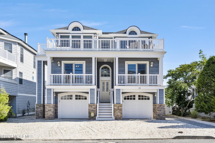 Located 5 houses to the beach in an area that let's you walk to - Beach Home for sale in Surf City, New Jersey on Beachhouse.com