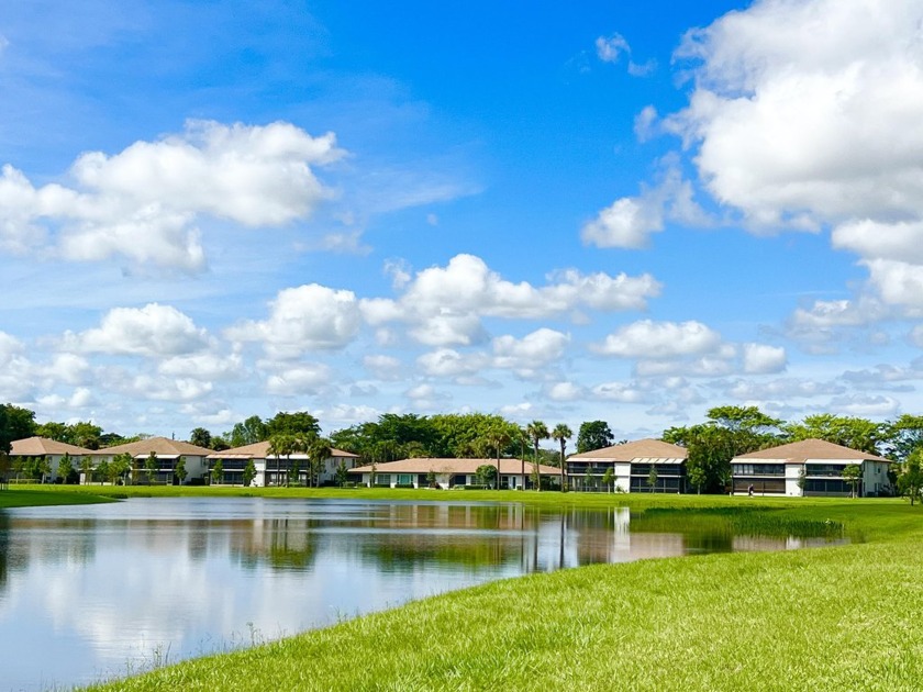 Priced to sell!! Lakefront Villa, located in a serene 55+ senior - Beach Home for sale in Delray Beach, Florida on Beachhouse.com