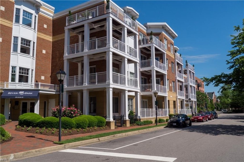 Spacious downtown condo with sunny southern exposure and river - Beach Condo for sale in Norfolk, Virginia on Beachhouse.com