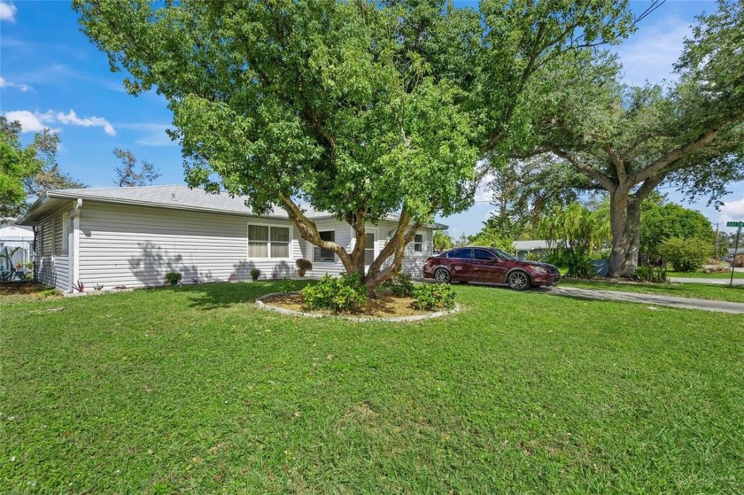 This could be your affordable Sarasota home. Charming 3/2 in - Beach Home for sale in Sarasota, Florida on Beachhouse.com