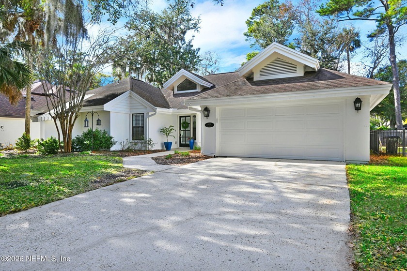 Simply lovely and fully updated! This pool home in Bridge Water - Beach Home for sale in Ponte Vedra Beach, Florida on Beachhouse.com