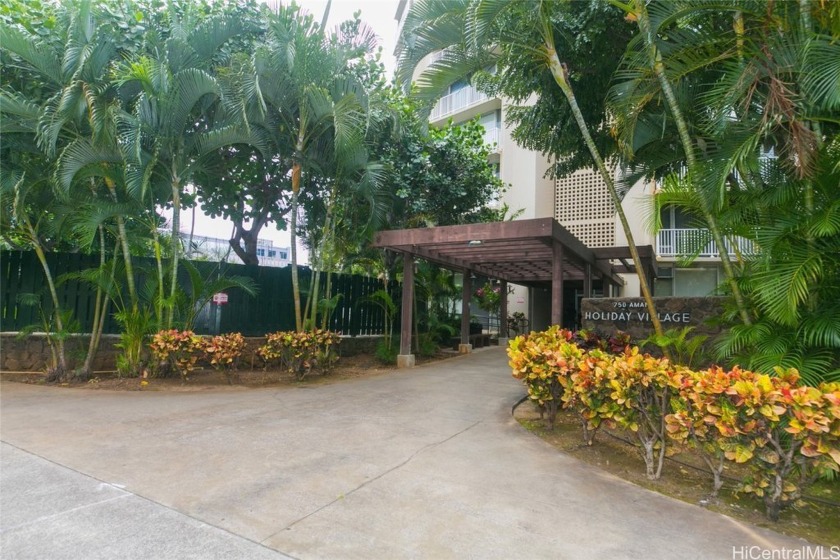 Ready to move-in studio! Convenient location: within walking - Beach Condo for sale in Honolulu, Hawaii on Beachhouse.com