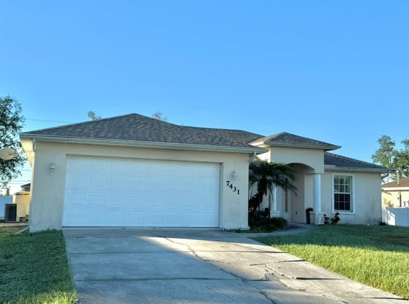 GREAT OPPORTUNITY!!!  Make it your own. NO FLOOD DAMAGE!

3 - Beach Home for sale in North Port, Florida on Beachhouse.com