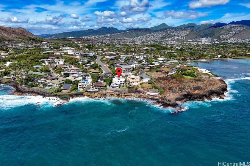 *The Crest,* an architecturally significant landmark oceanfront - Beach Home for sale in Honolulu, Hawaii on Beachhouse.com