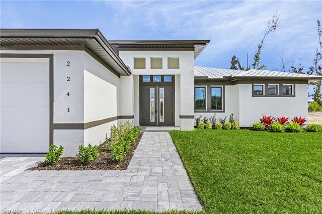 Priced to sell - GULF ACCESS, NO FLOOD INSURANCE needed! Ready - Beach Home for sale in Cape Coral, Florida on Beachhouse.com