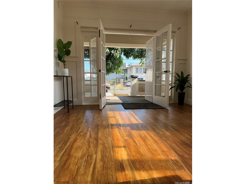 A-2 ZONED. CHARMING Moiliili 3bd/2ba with MAJOR IMPROVEMENTS - Beach Home for sale in Honolulu, Hawaii on Beachhouse.com