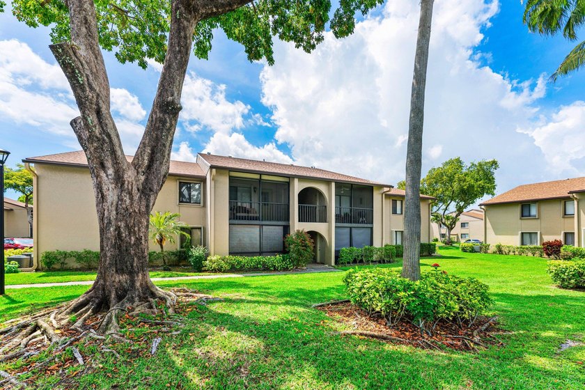 Welcome home to this well-maintained 2-bedroom, 2-bath - Beach Condo for sale in Greenacres, Florida on Beachhouse.com