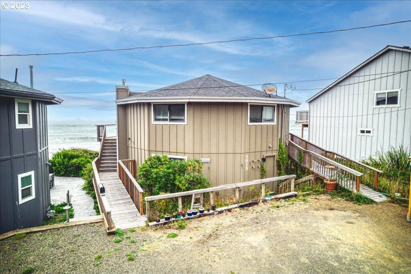 Make your oceanfront-living dreams come true!  This rare octagon - Beach Home for sale in Gleneden Beach, Oregon on Beachhouse.com