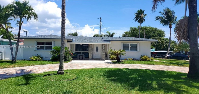 Great location!! Huge CORNER LOT with a HUGE Fully Fenced in - Beach Home for sale in Pompano  Beach, Florida on Beachhouse.com