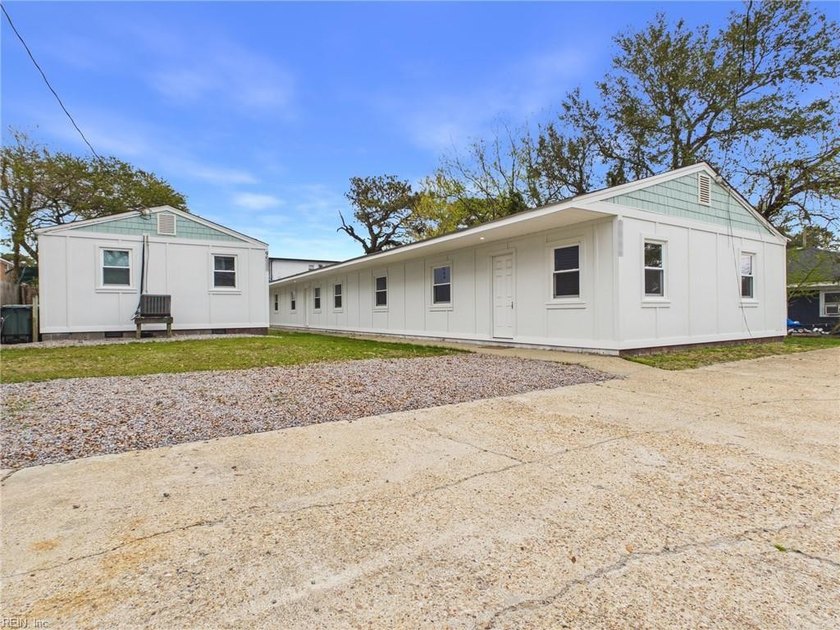 Two side by side 4/2s with yards and two side by side 2/1s - Beach Lot for sale in Norfolk, Virginia on Beachhouse.com