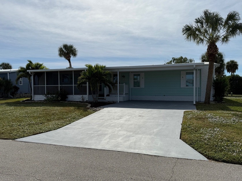 MOTIVATED SELLER. Just listed is this GORGEOUS move-in ready - Beach Home for sale in Sarasota, Florida on Beachhouse.com